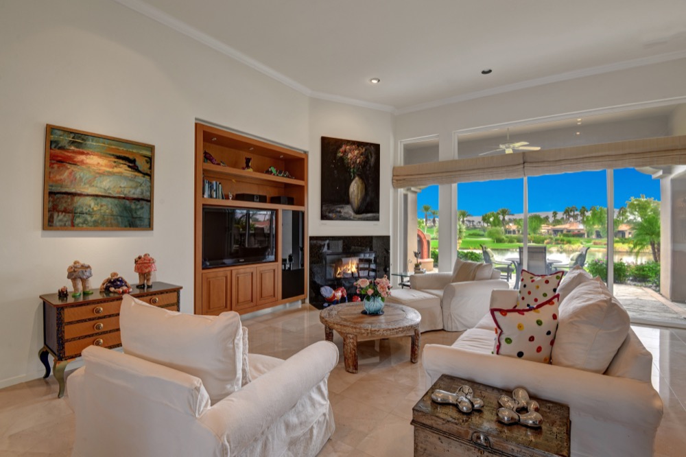 001LIVING ROOM TO LAKE