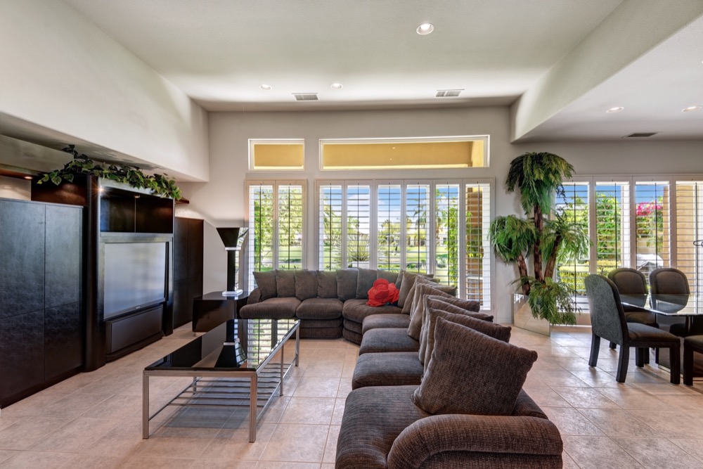 002LIVING ROOM THROUGH TO VIEW
