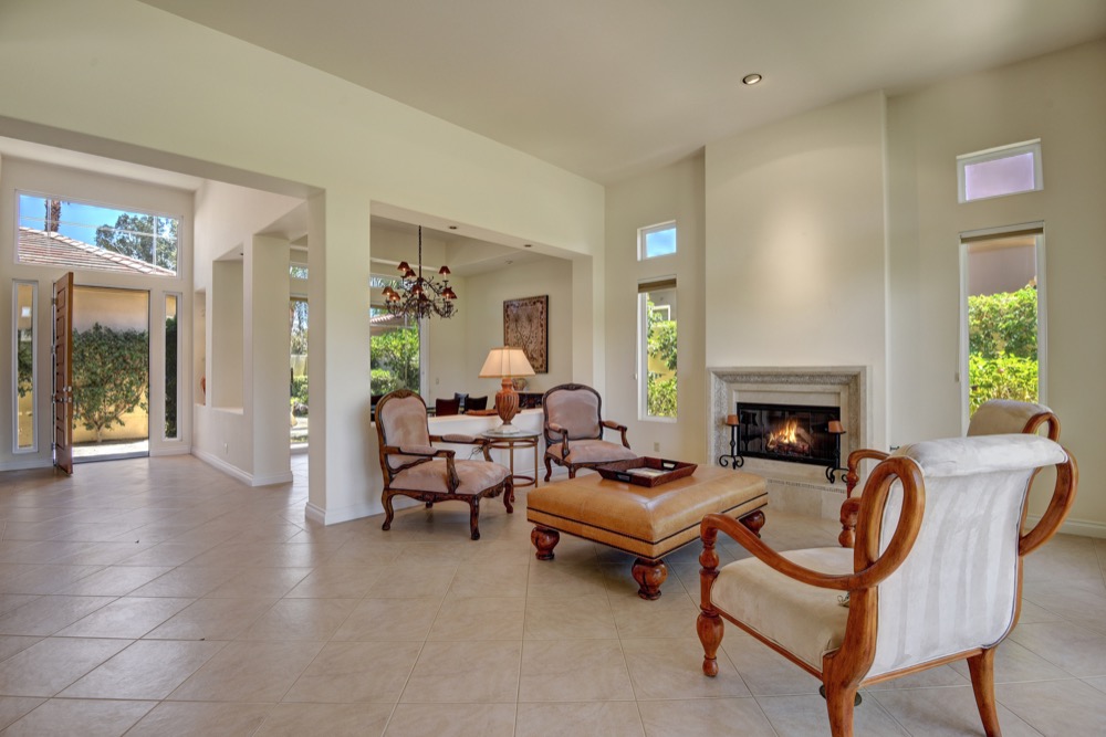 003LIVING ROOM AND ENTRY