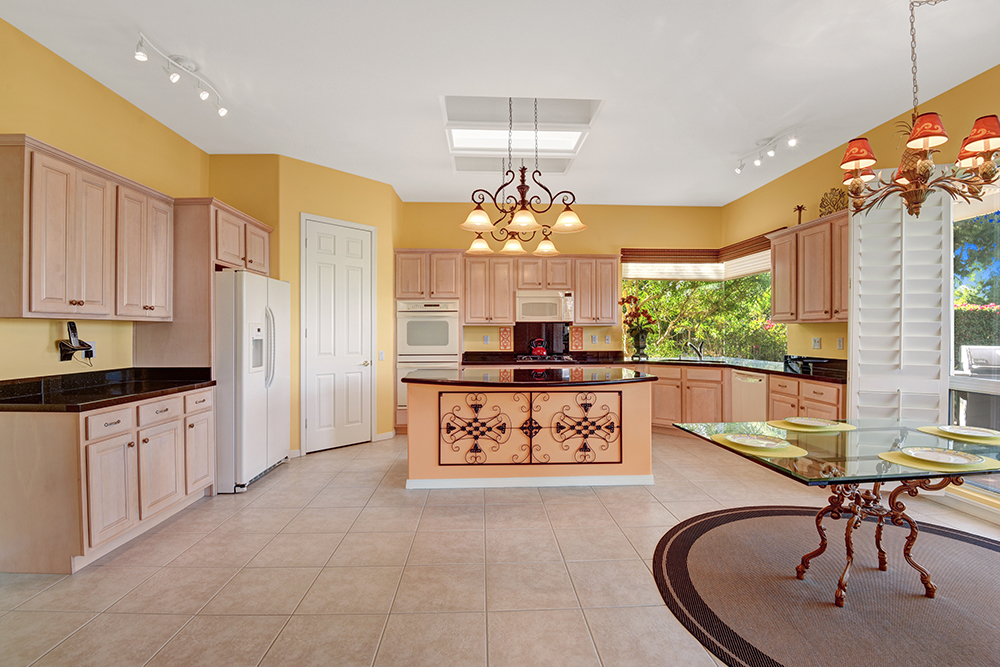 013kitchen-and-dining-room-mls