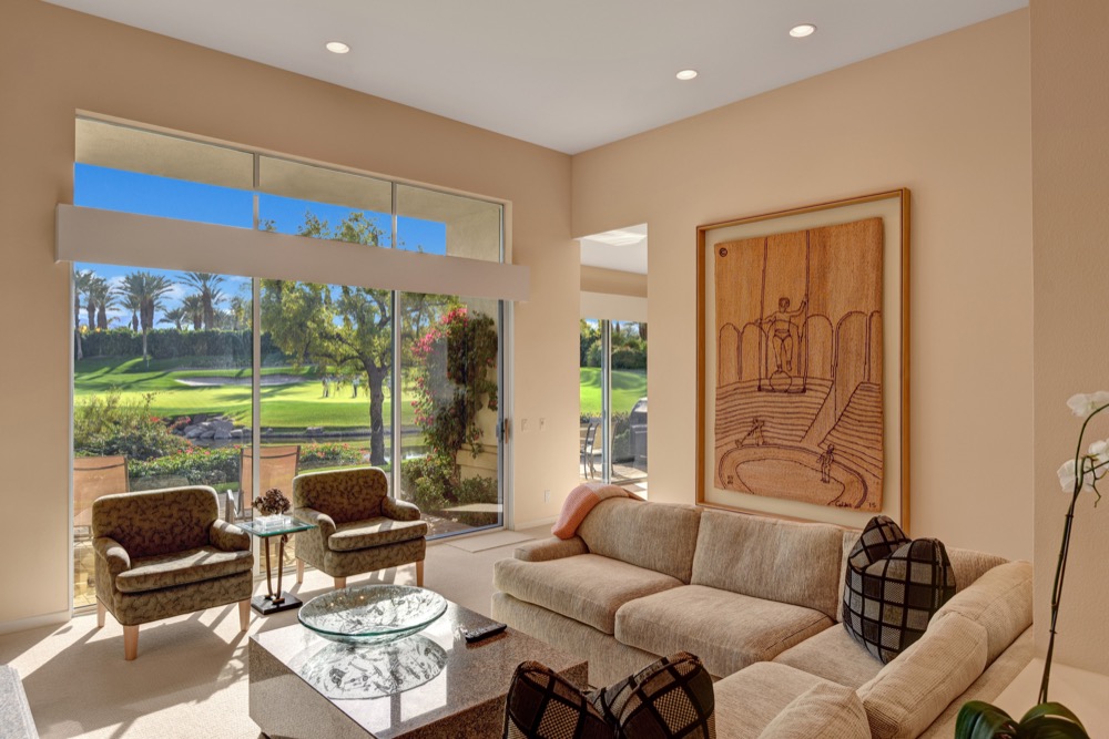 002living-room-to-view