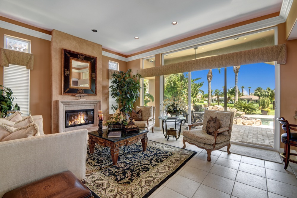 002LIVING ROOM TO POOL AND PATIO