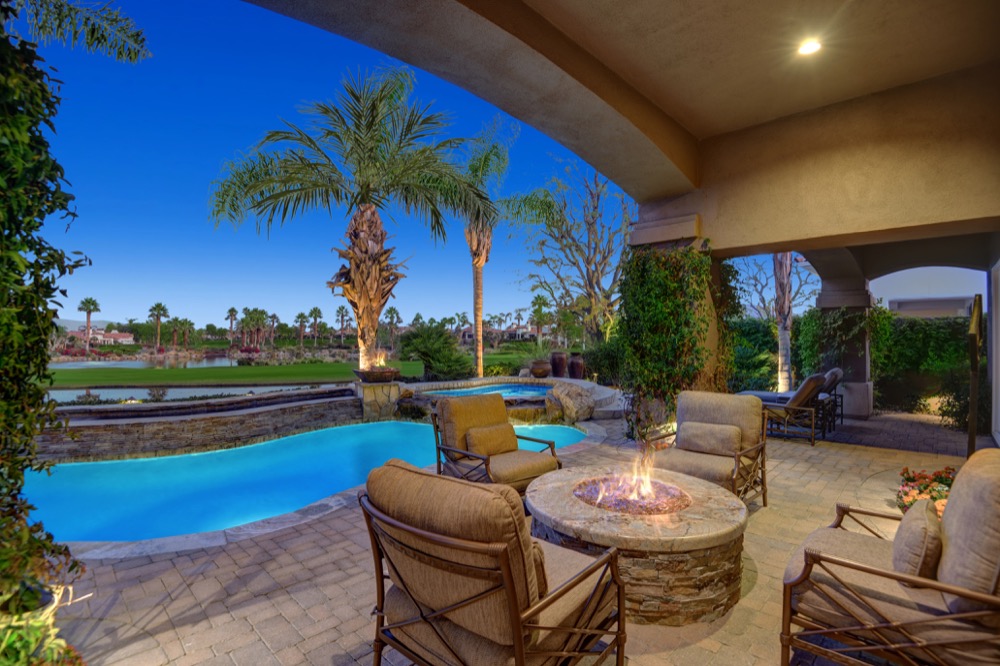 002FIRE PIT TO POOL SPA AND LAKE NIGHT