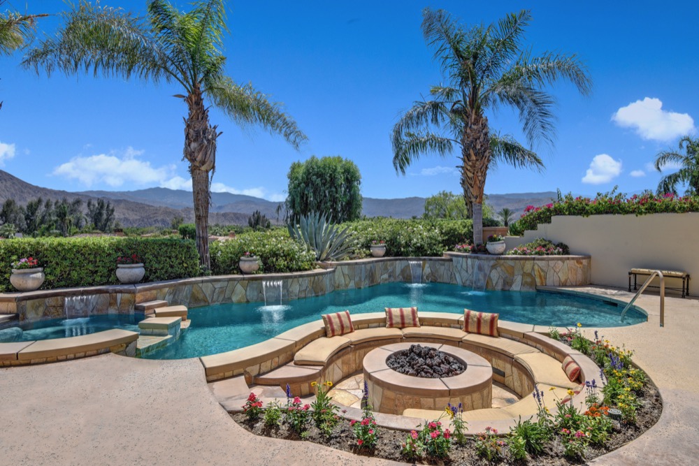 001FIREPIT AND POOL TO VIEW